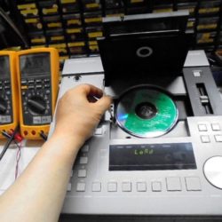 劇場演出空間技術協会『CDProAudio Acoustics Technical CD』にて1Khz_基準信号などを再生。ハイエンド中古オーディオショップ。