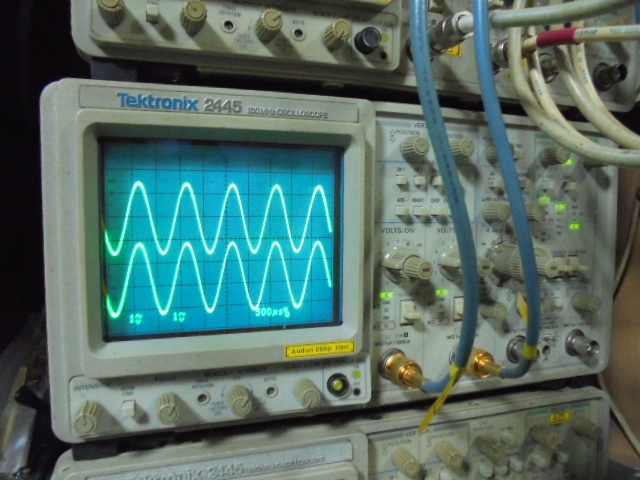 STUDER A727 CD Player｜レストア完了後の1KHz基準信号再生時のオシロスコープの波形です。