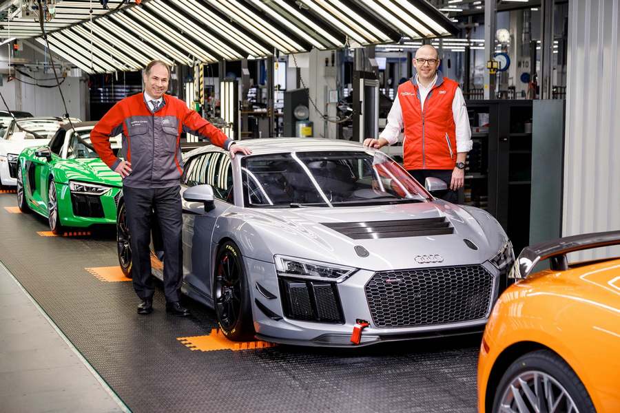 Audi R8 LMS製造ライン