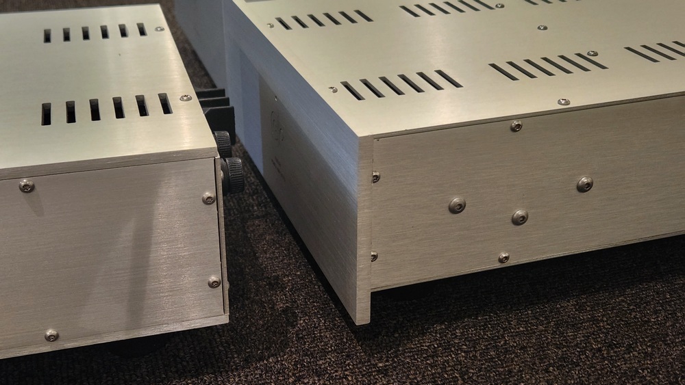 左：MONO3　右：MONO